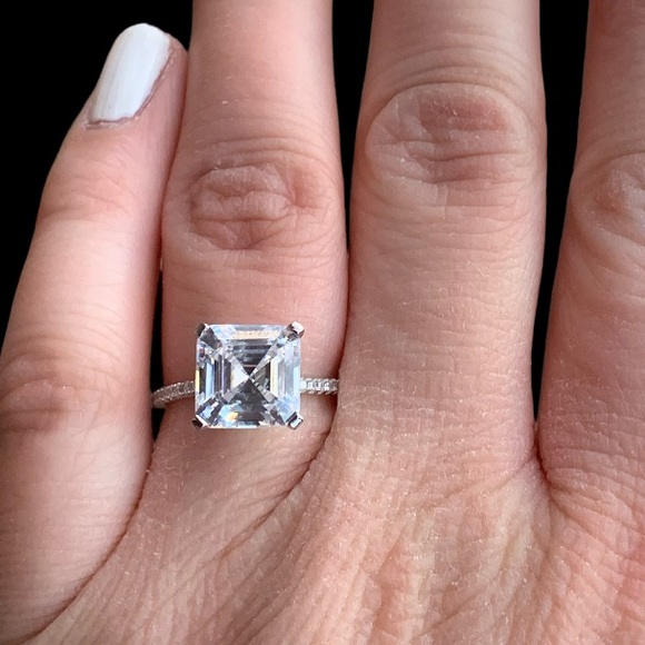 925 SS ASSCHER CUT DIAMOND RING - Picture 3 of 11